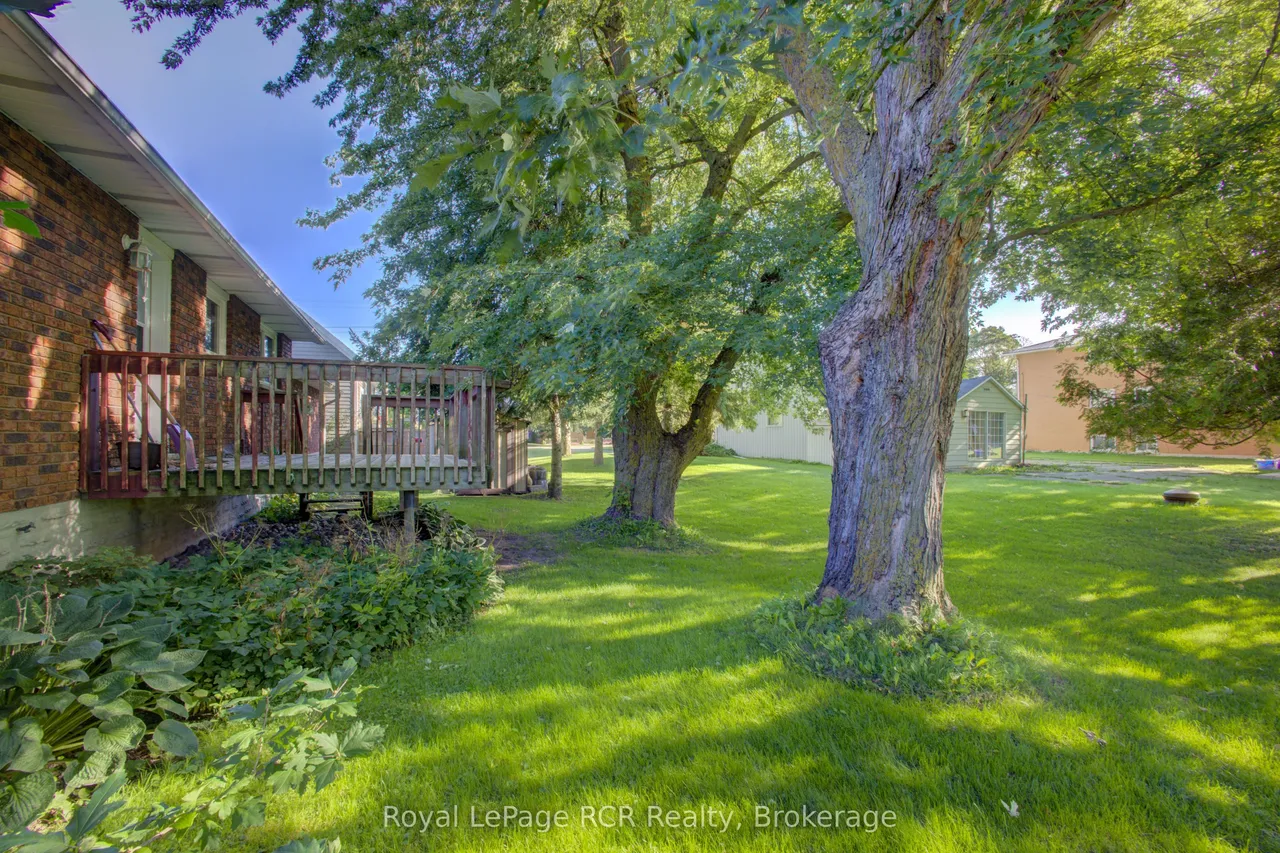 114 Preston Street S — photo 33