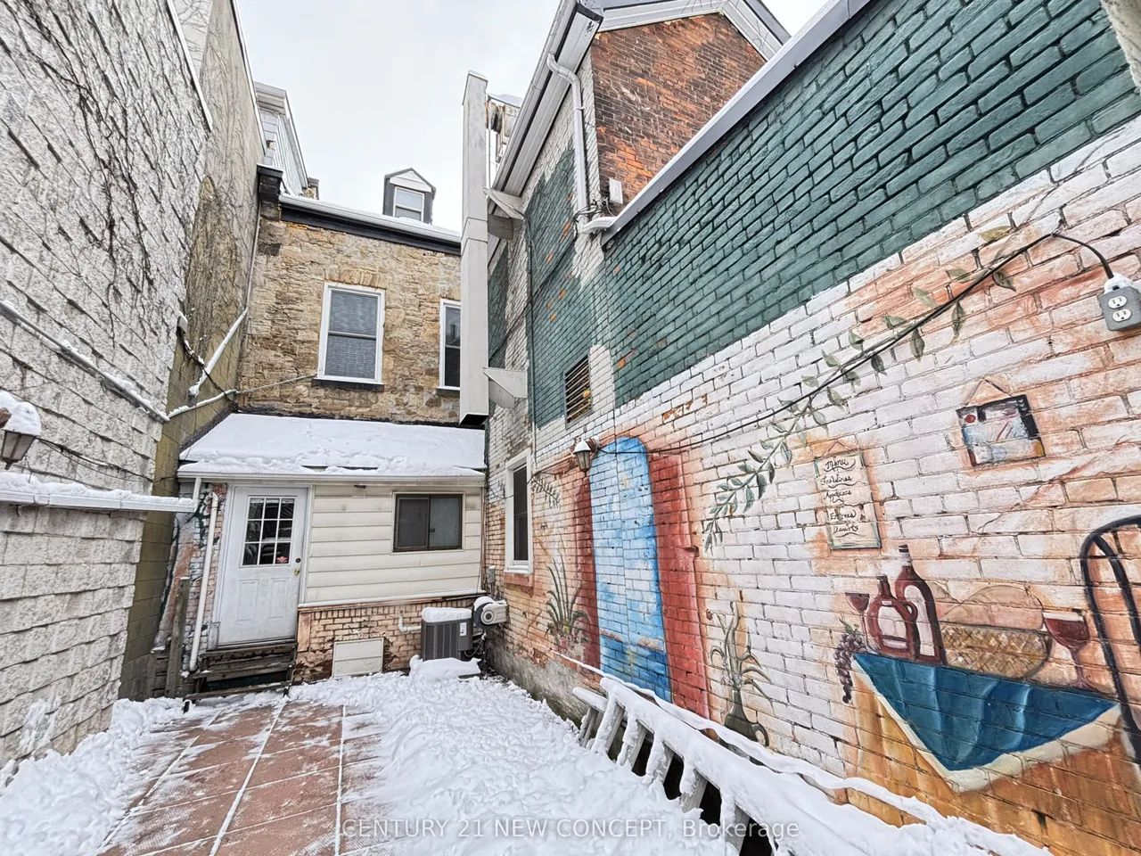 146 James Street S — photo 3