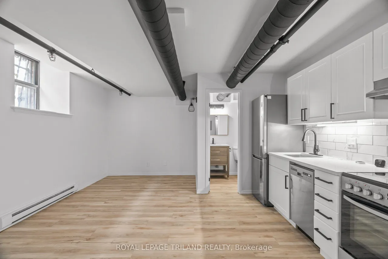 330 Clarence Street — photo 2