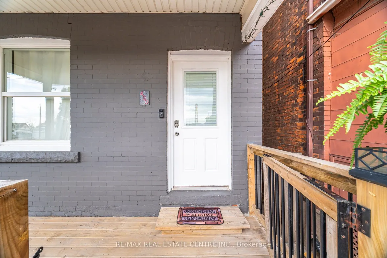 490 wentworth Street N — photo 3