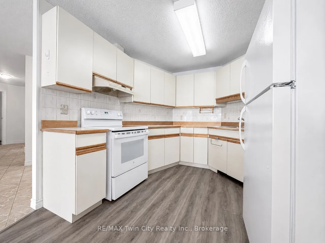 24 Marilyn Drive — photo 3