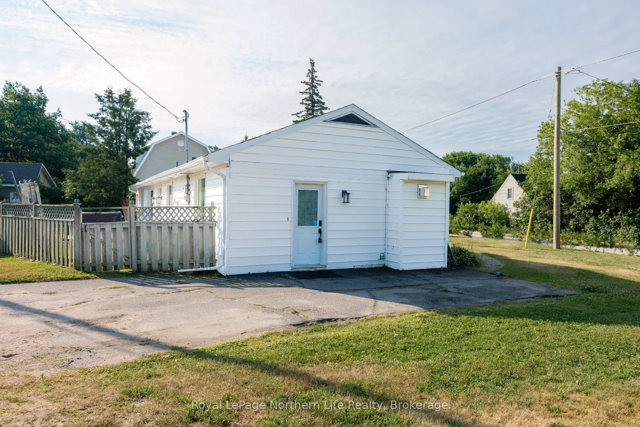 840 Mclaren Street — photo 3