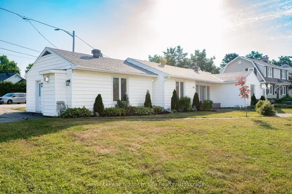 840 Mclaren Street — photo 2