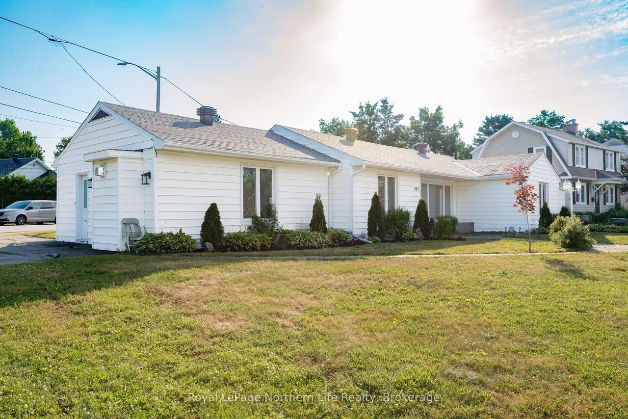 840 Mclaren Street — photo 2