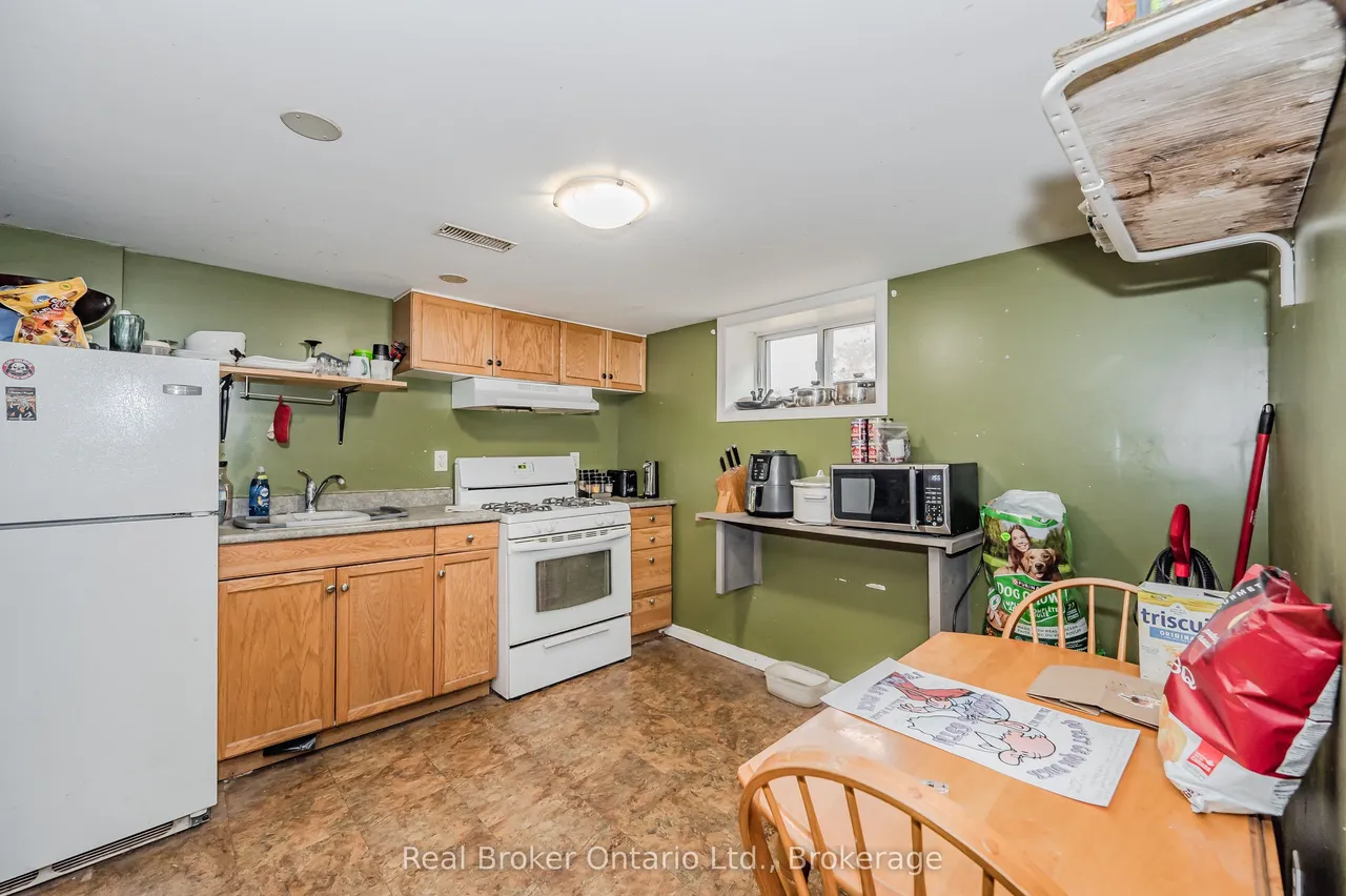 112 Victoria Road N — photo 37