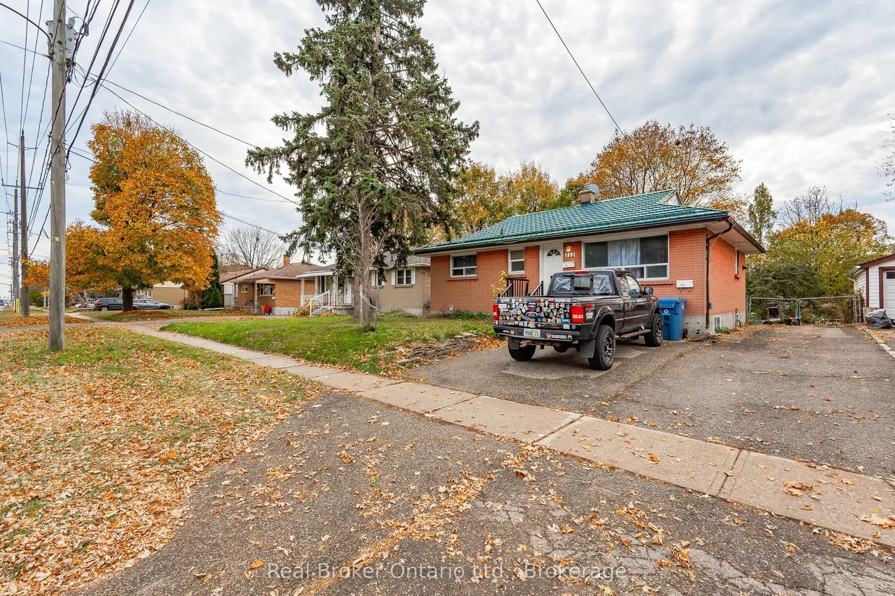 112 Victoria Road N — photo 36