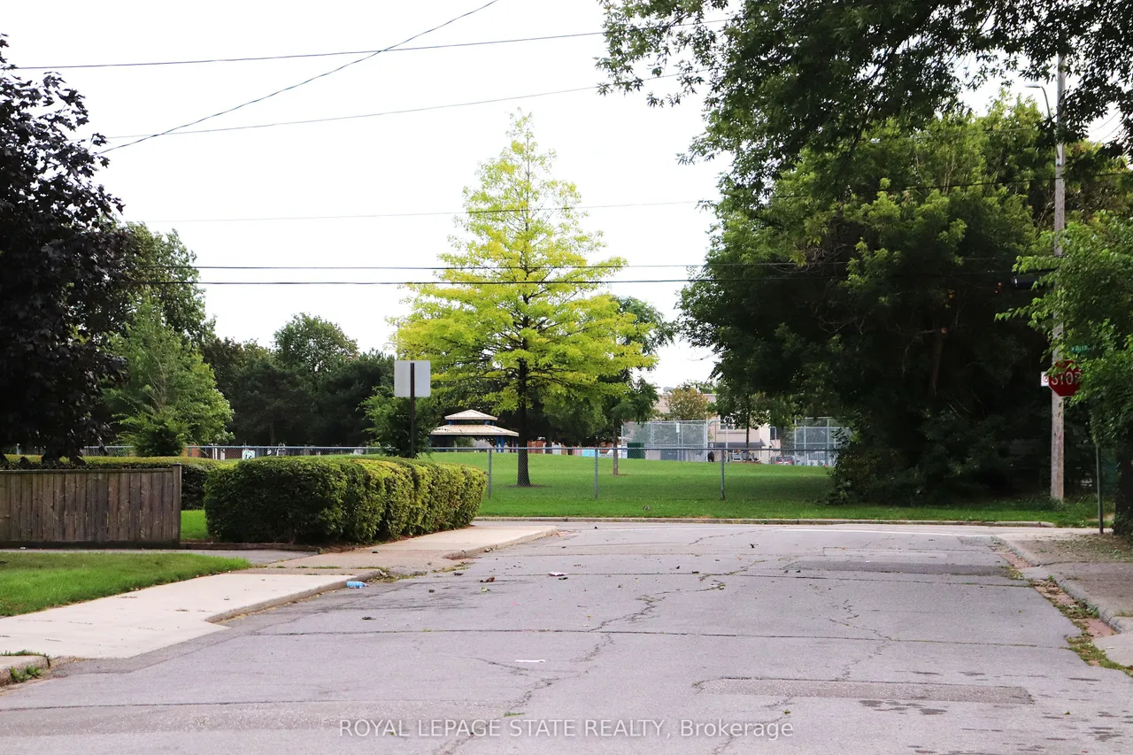 348 Weir Street N — photo 3