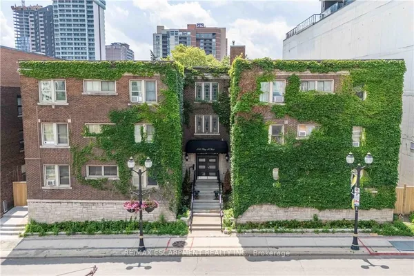 285 King Street W
