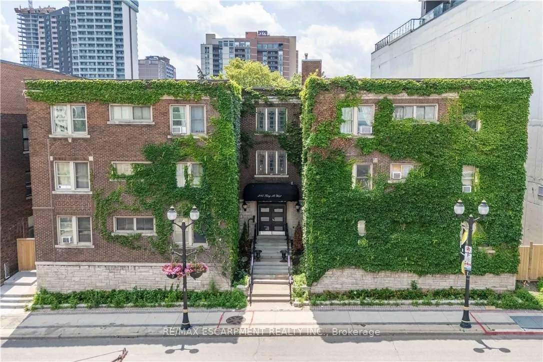 285 King Street W