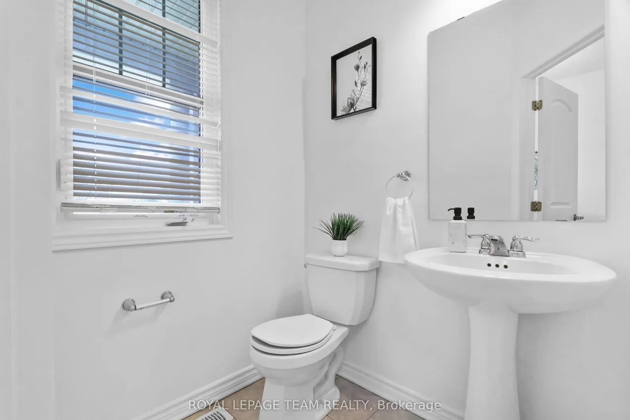 4852 Abbott Street E — photo 3