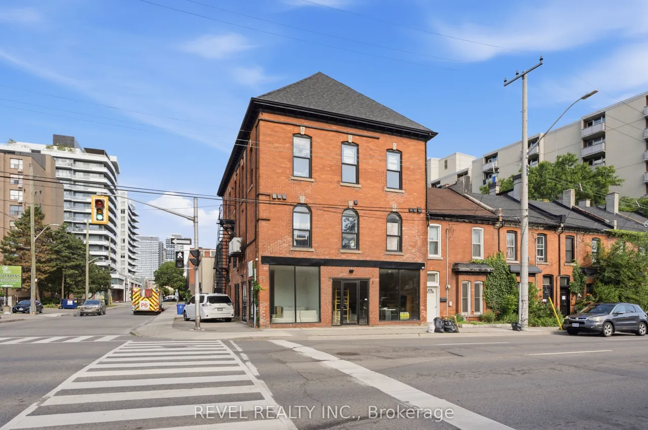 45 Wellington Street N — photo 2