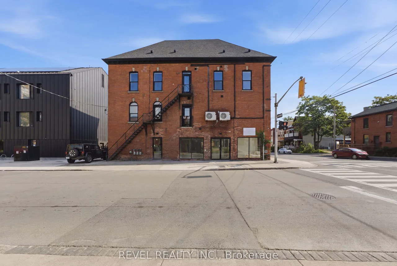 45 Wellington Street N — photo 3