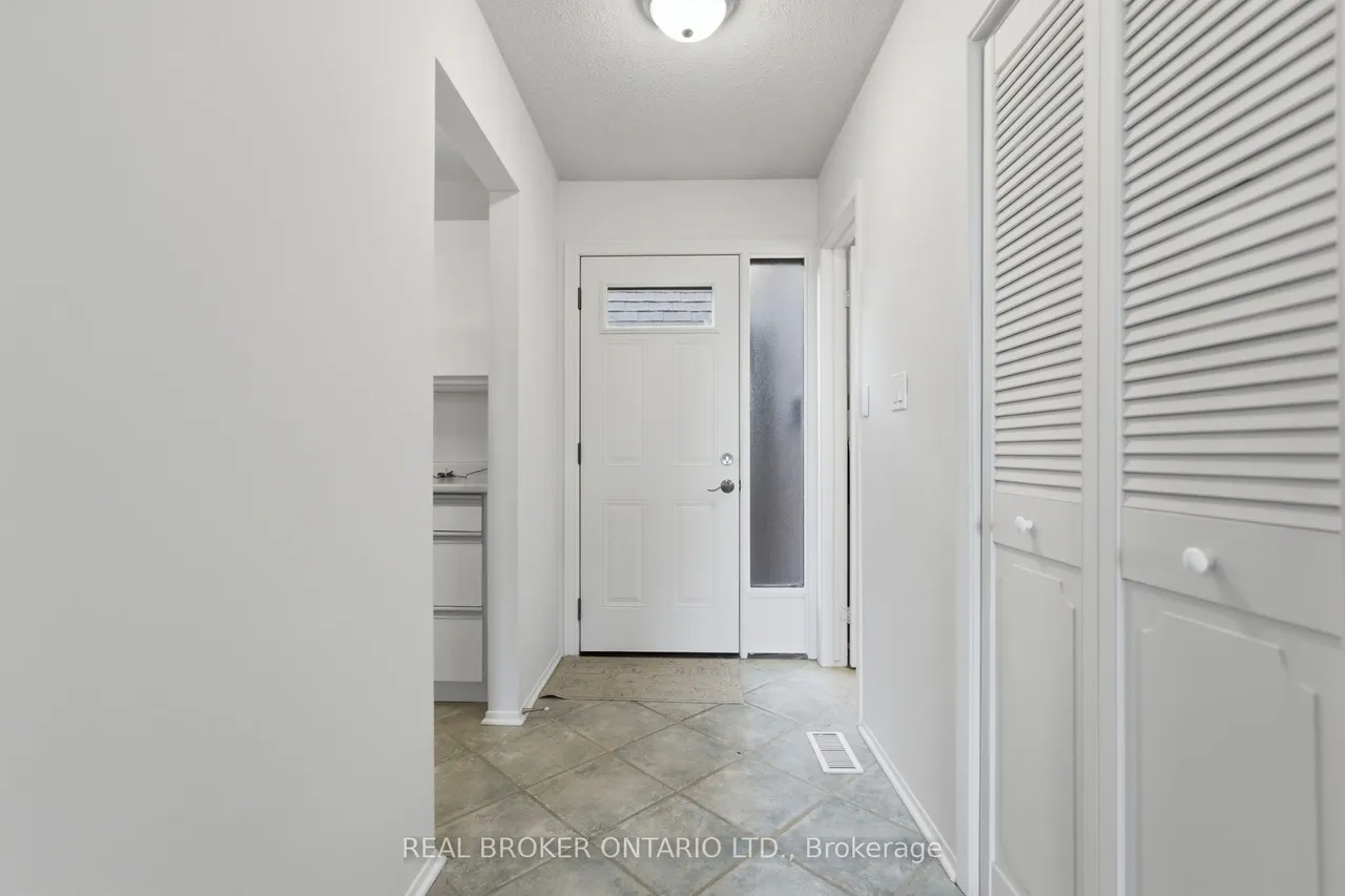 122 Lakeshore Road — photo 3