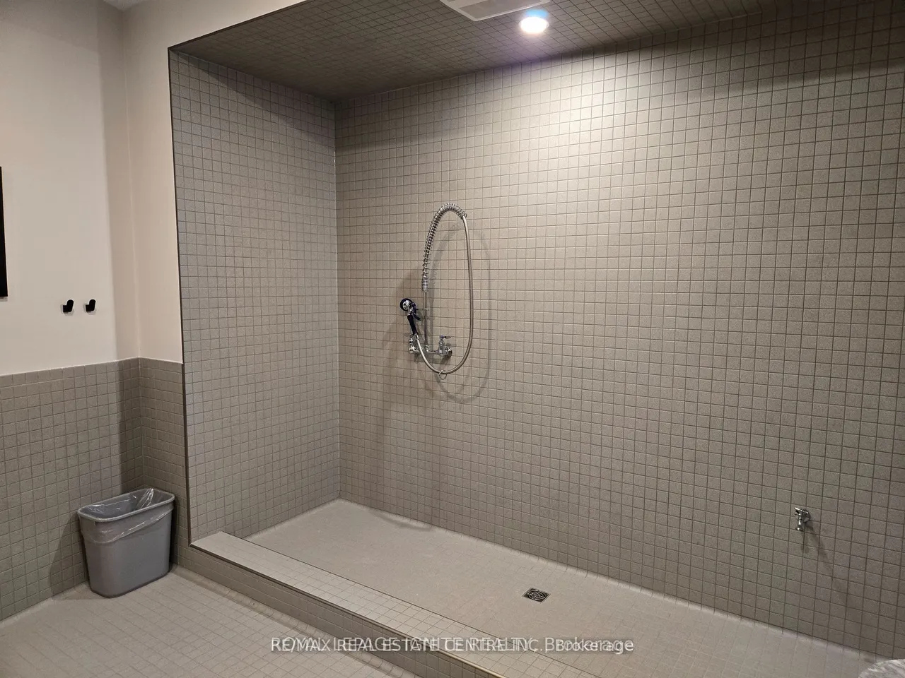 93 Arthur Street S — photo 28