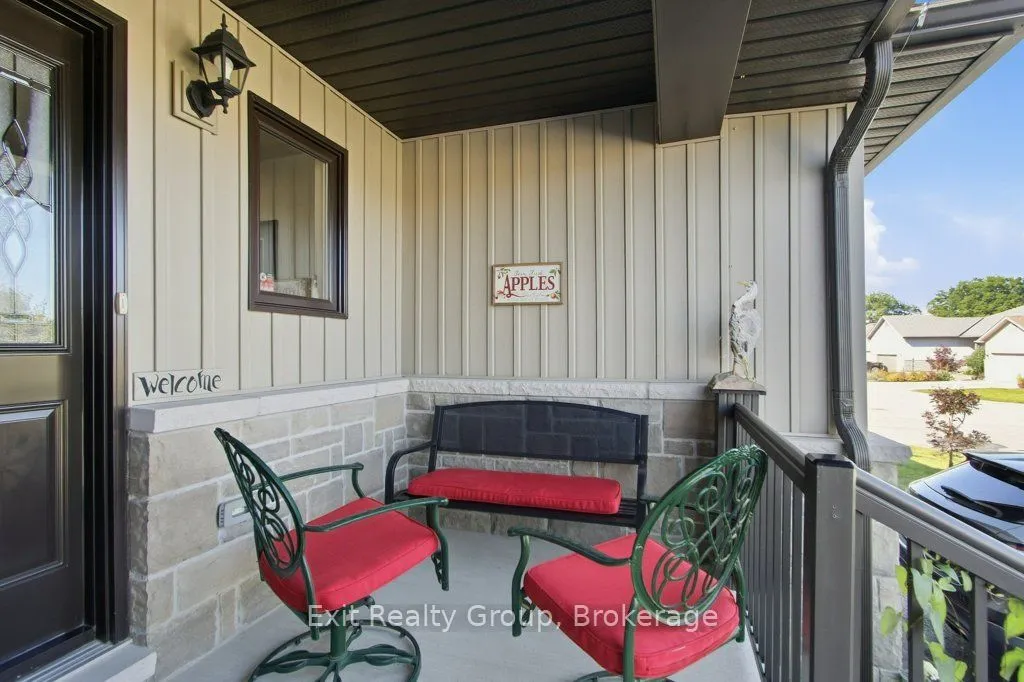 83 Conger Drive — photo 3
