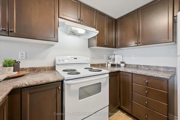 60 Lynnmore Street SW — photo 2