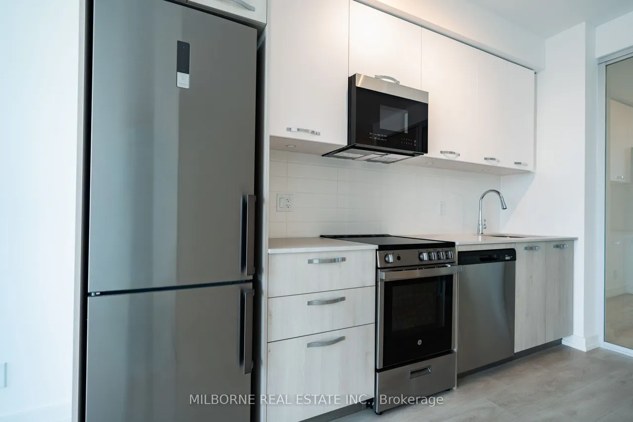 75 James Street S — photo 3