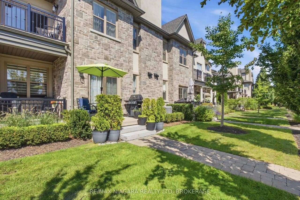 31 St. Andrews Lane S — photo 3