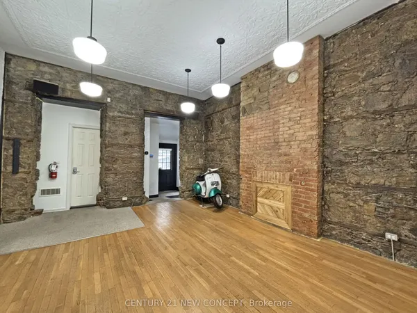 146 James Street S — photo 2