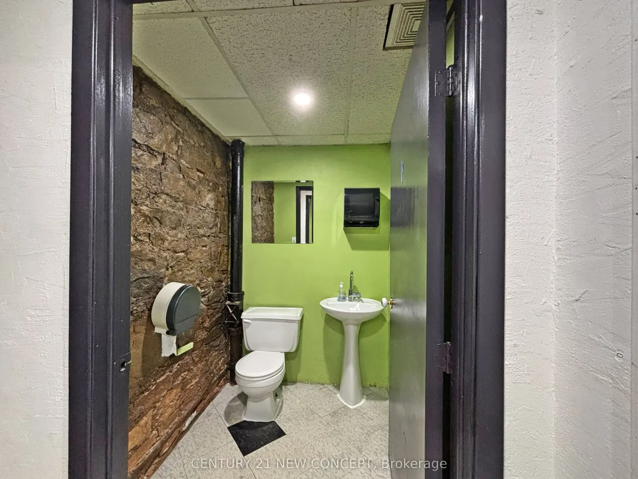 146 James Street S — photo 14