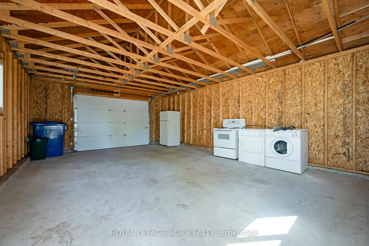 402 Main Street E — photo 32