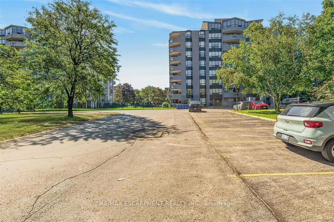 6 Village Green Boulevard — photo 47