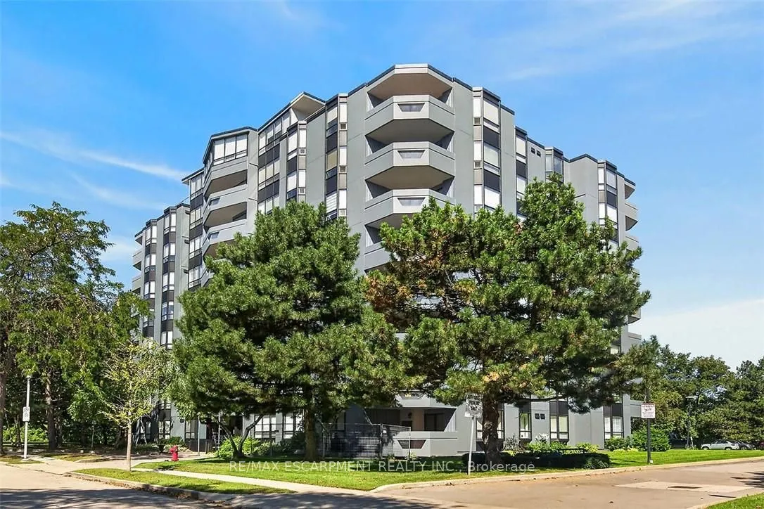 6 Village Green Boulevard