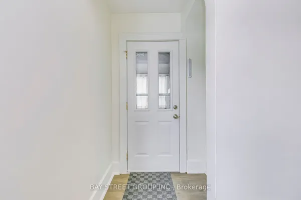 150 Crosthwaite Avenue N — photo 2