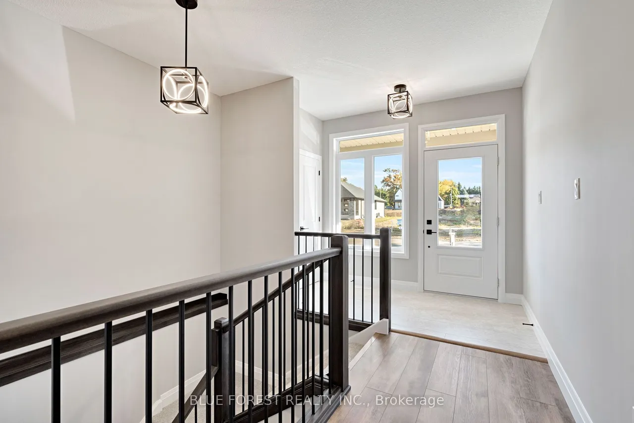 142 SHIRLEY Street — photo 2