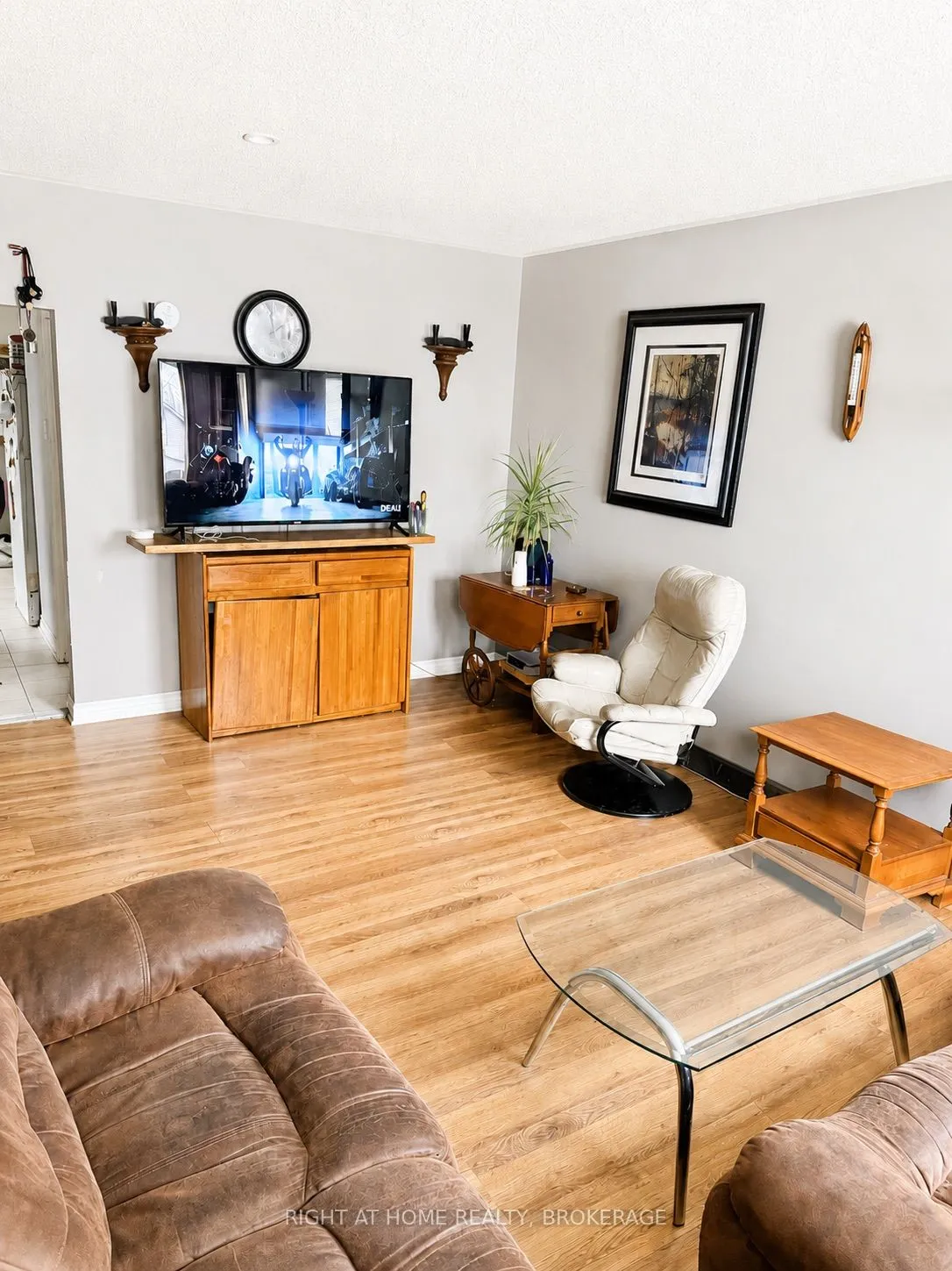 5564 Fraser Street — photo 3