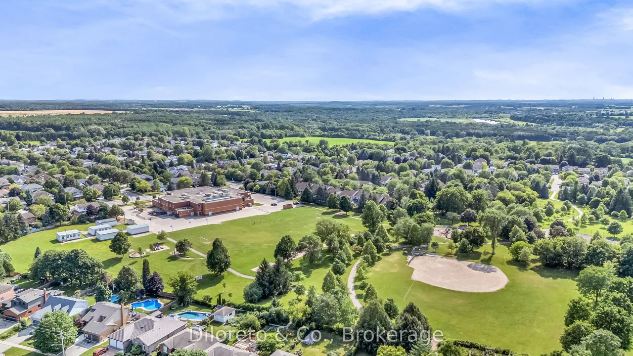 28 Foxwood Crescent — photo 50