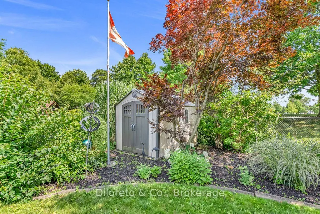 28 Foxwood Crescent — photo 49