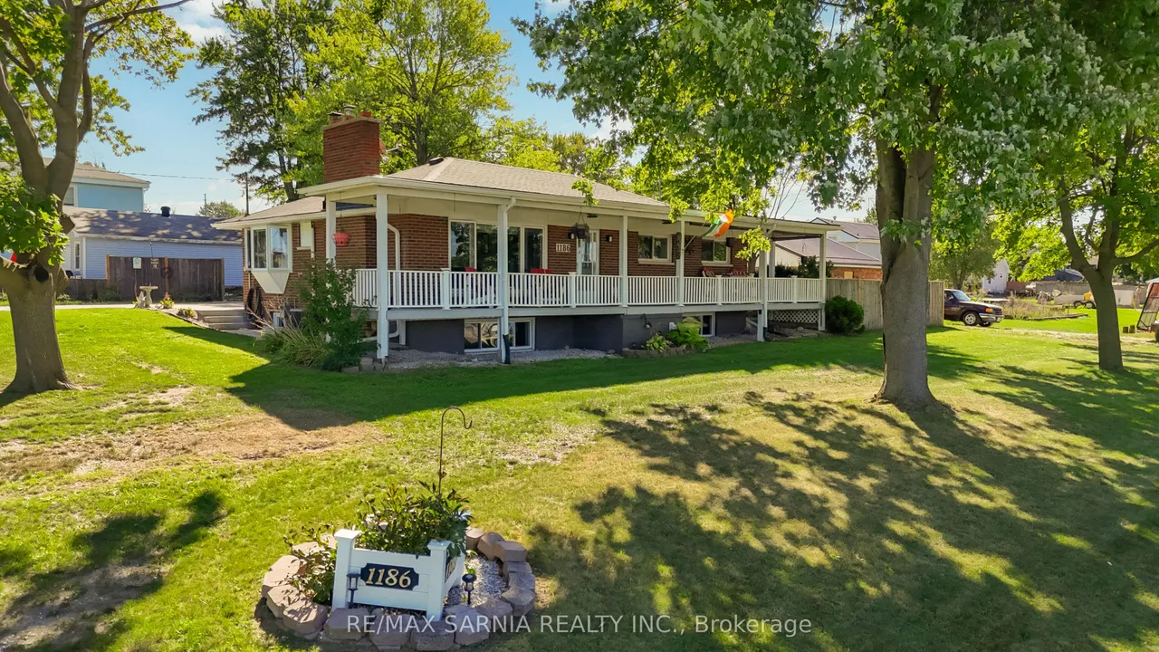 1186 St. Clair Parkway
