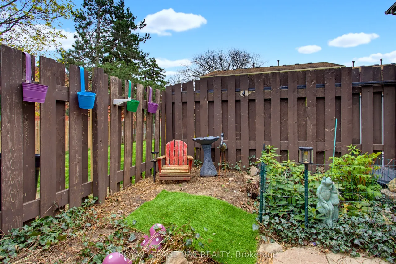 50 LAKESHORE Road — photo 29