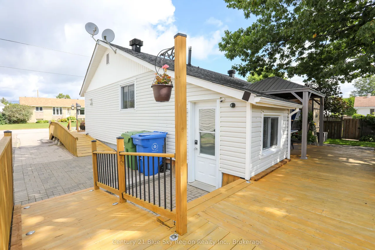 497 Montrose Avenue — photo 48