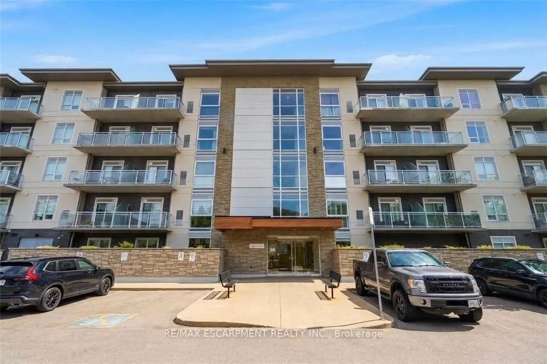 16 MARKLE Crescent — photo 3