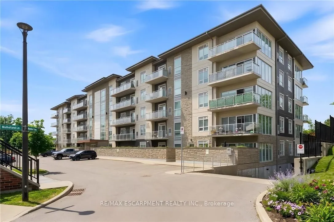 16 MARKLE Crescent — photo 44