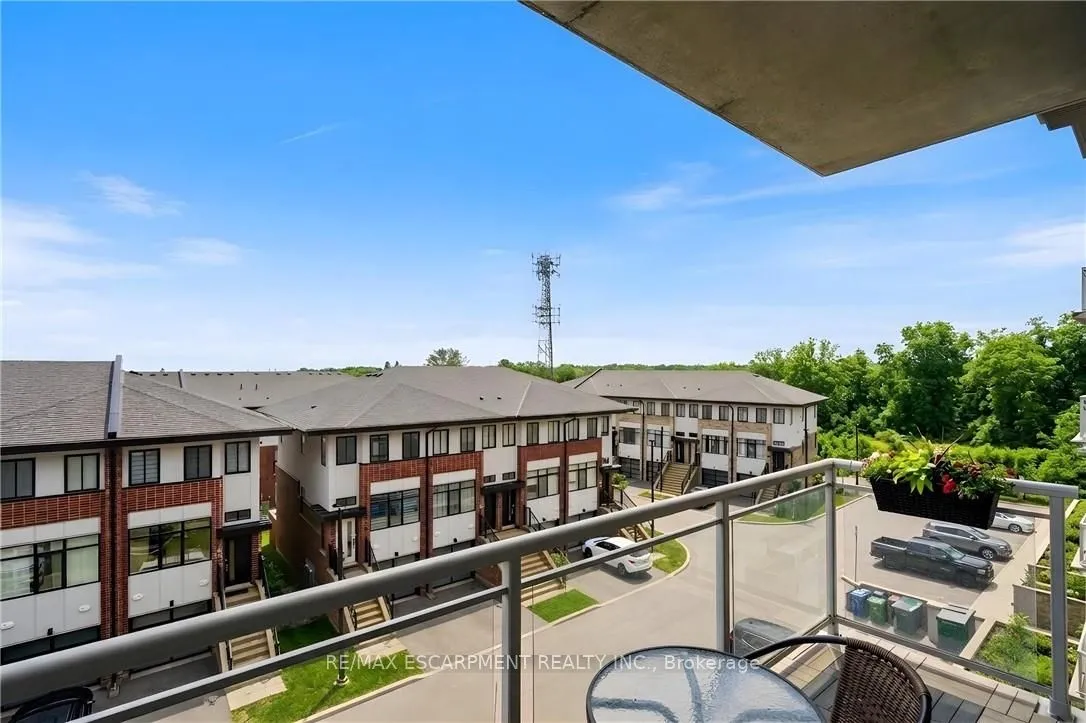 16 MARKLE Crescent — photo 43