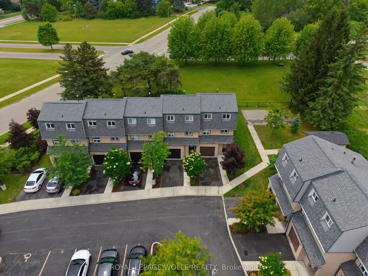 138 Blackhorne Drive — photo 9