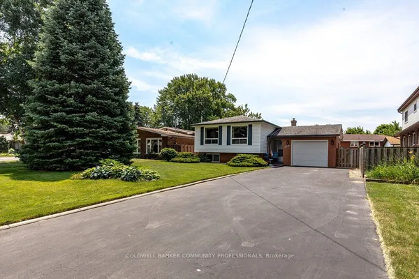 409 Mohawk Road W — photo 2