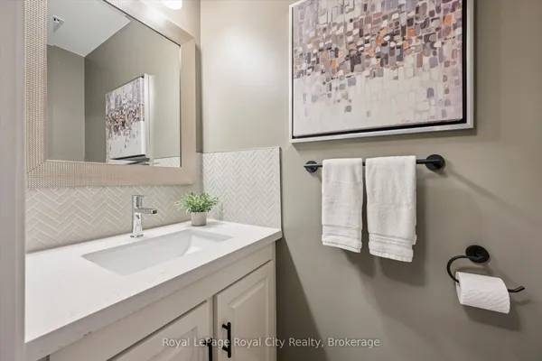 32 Thornhill Drive — photo 2