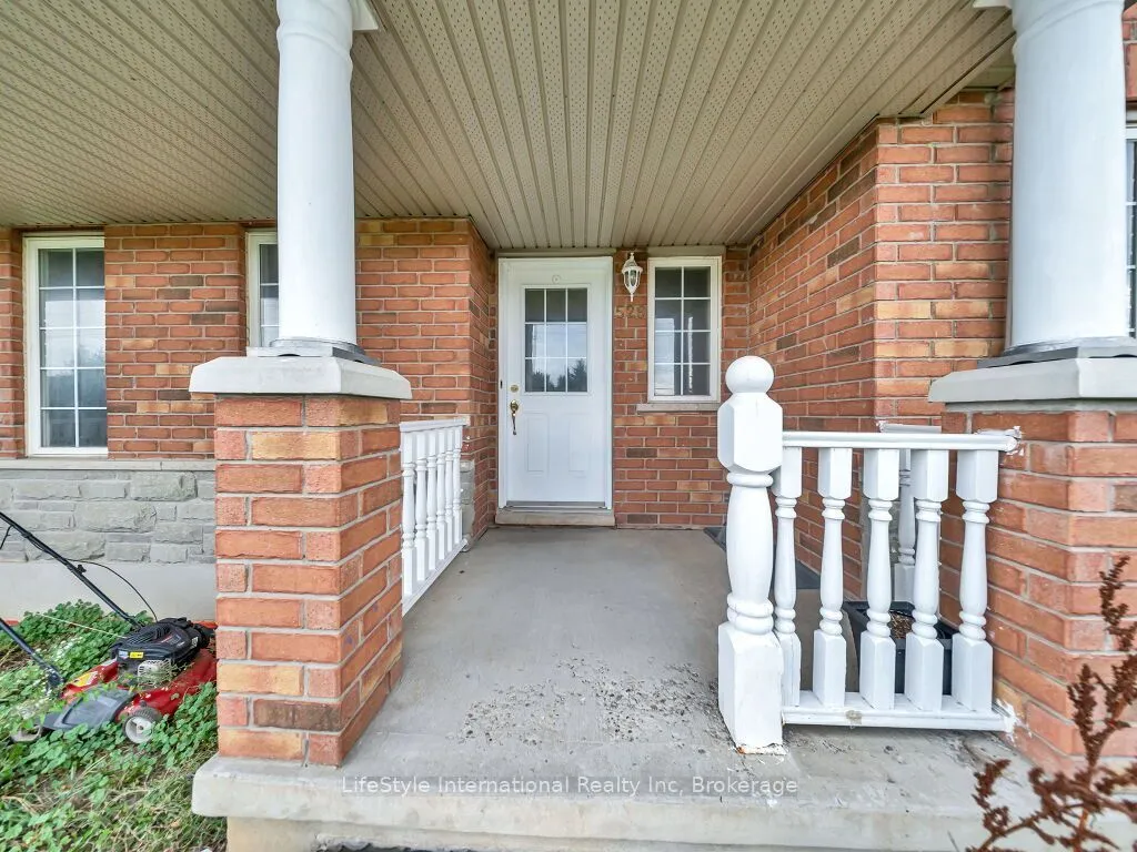 529 Victoria Road N — photo 2