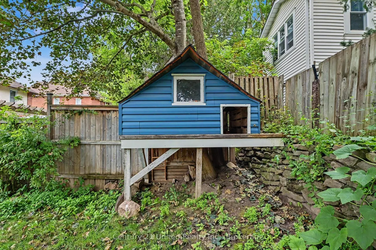 554 Sherbrooke Street — photo 29