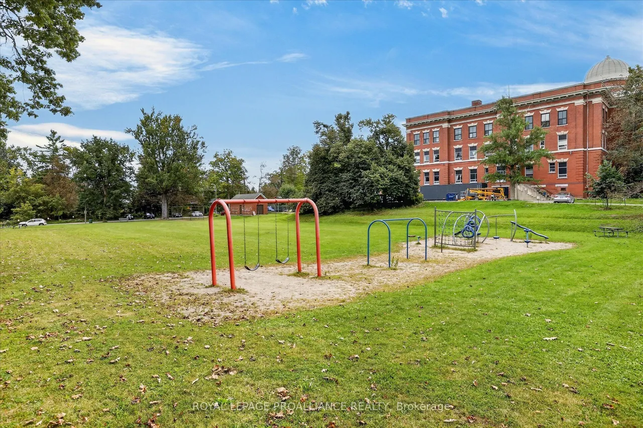 210 Aberdeen Avenue — photo 45