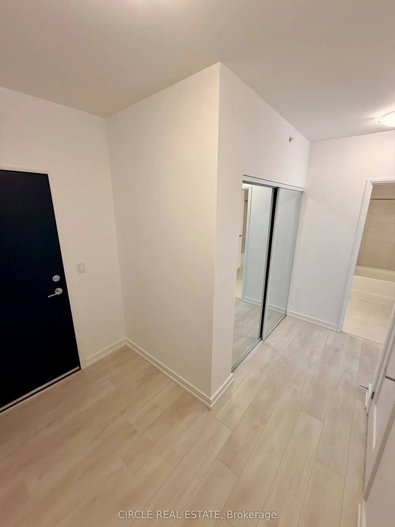 75 James Street South Street S — photo 3