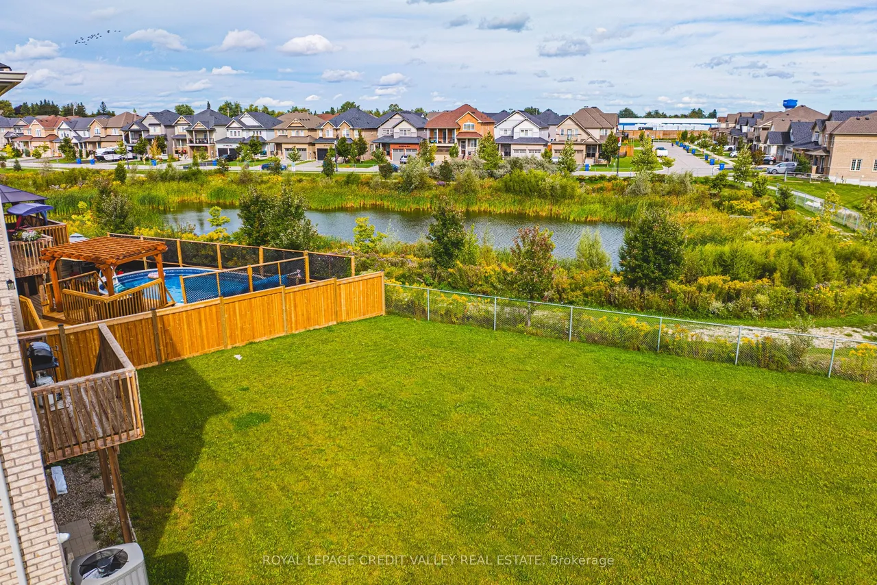 733 Gilmour Crescent W — photo 49