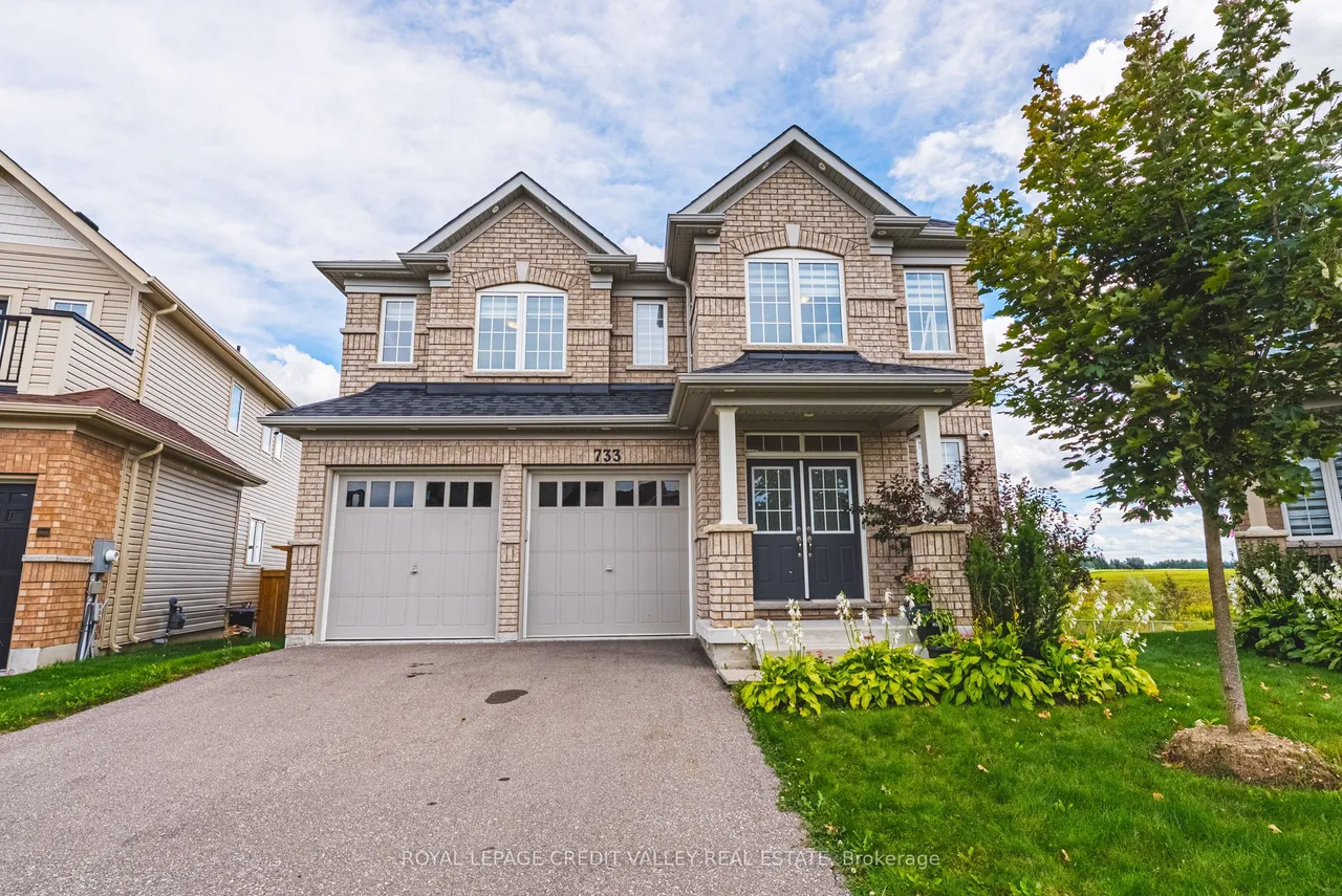 733 Gilmour Crescent W — photo 3