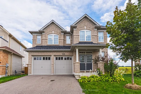733 Gilmour Crescent W — photo 2