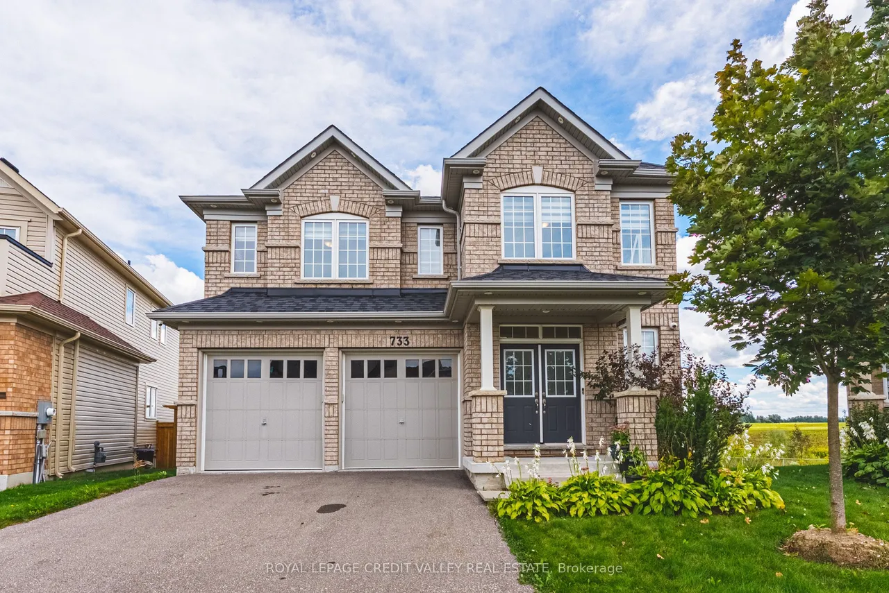 733 Gilmour Crescent W — photo 2
