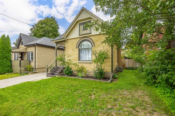 479 Woodman Avenue — photo 2